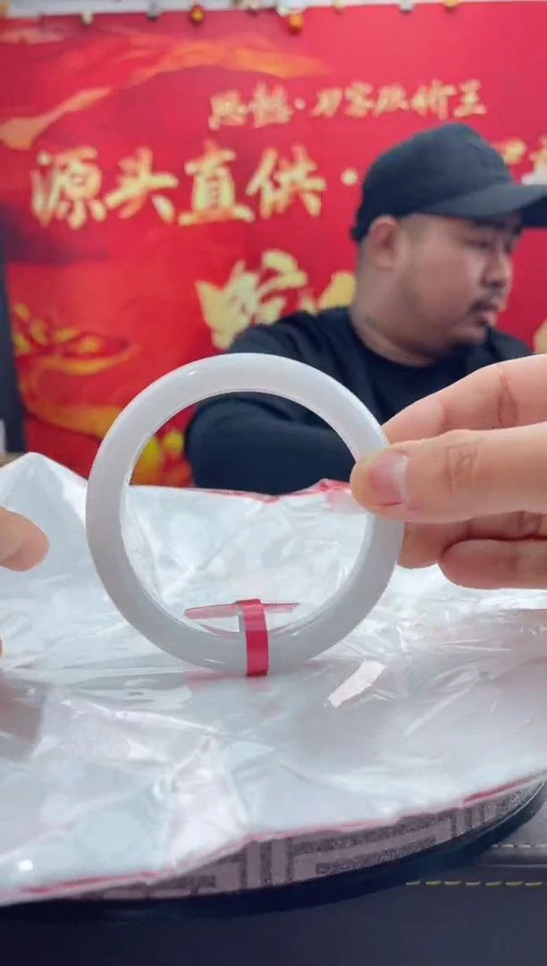 【闪购商品】翡翠手镯未镶嵌25翡翠手镯（微瑕）