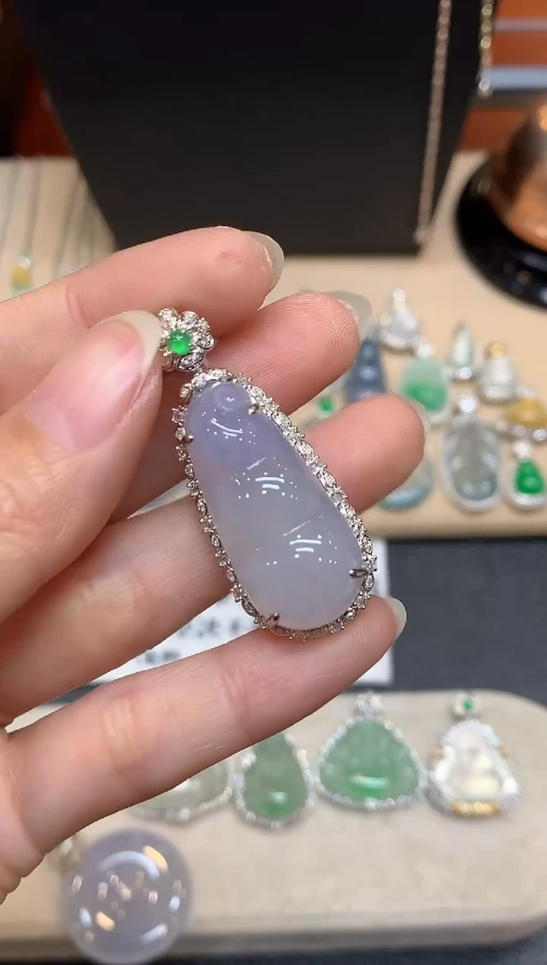 颈饰18K金镶嵌翡翠【无服务费