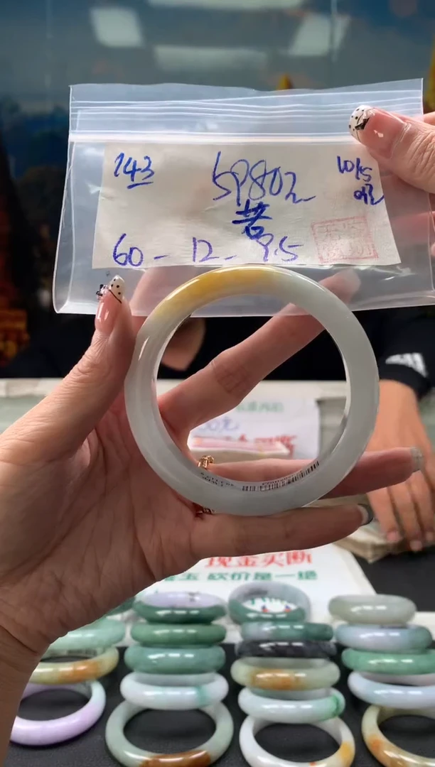 翡翠手镯未镶嵌翡翠手镯 下单联系小耳机#143