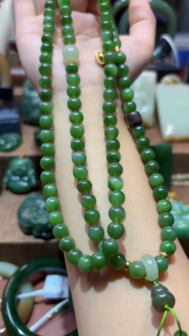 颈饰未镶嵌和田玉（碧玉）1