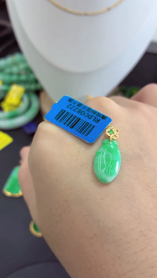 吊坠(不含链)未镶嵌翡翠挂件