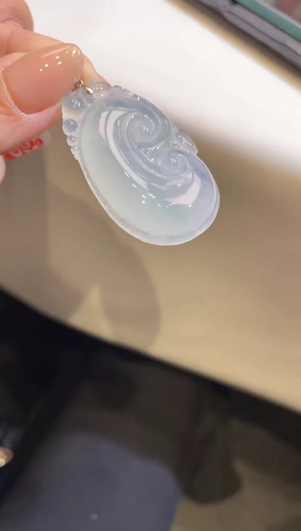 吊坠(不含链)18K金镶嵌翡翠如意