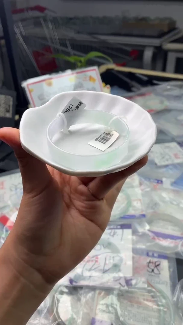 未镶嵌手镯翡翠伊*手镯