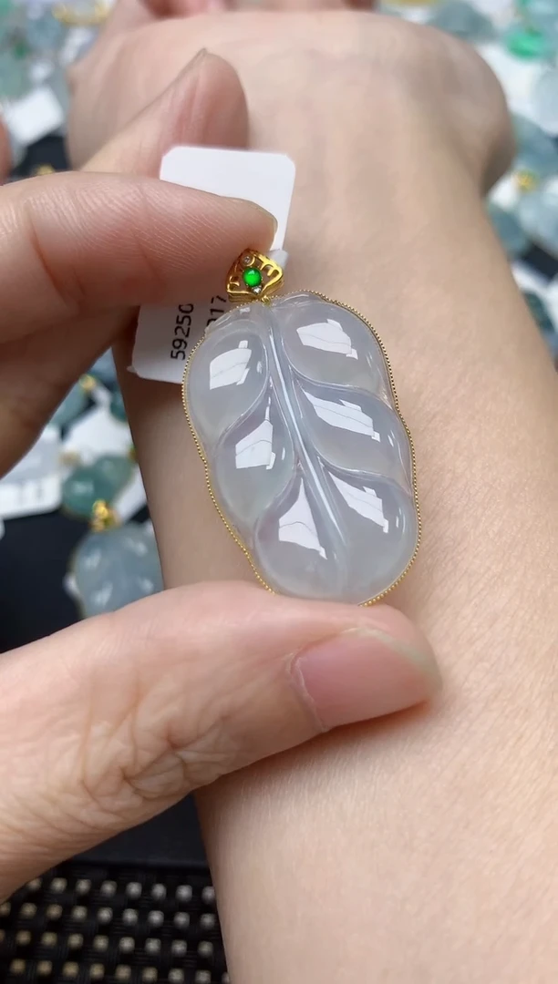 颈饰18K金镶嵌翡翠天然缅甸A货翡翠