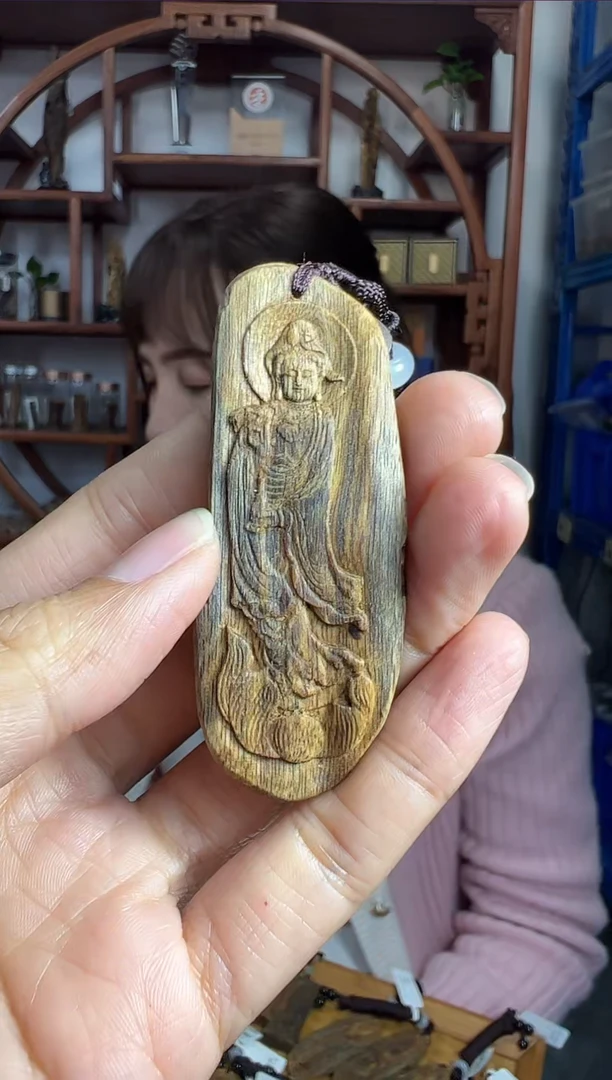 【闪购商品】沉香吊坠棋楠白露雕刻牌6克一个