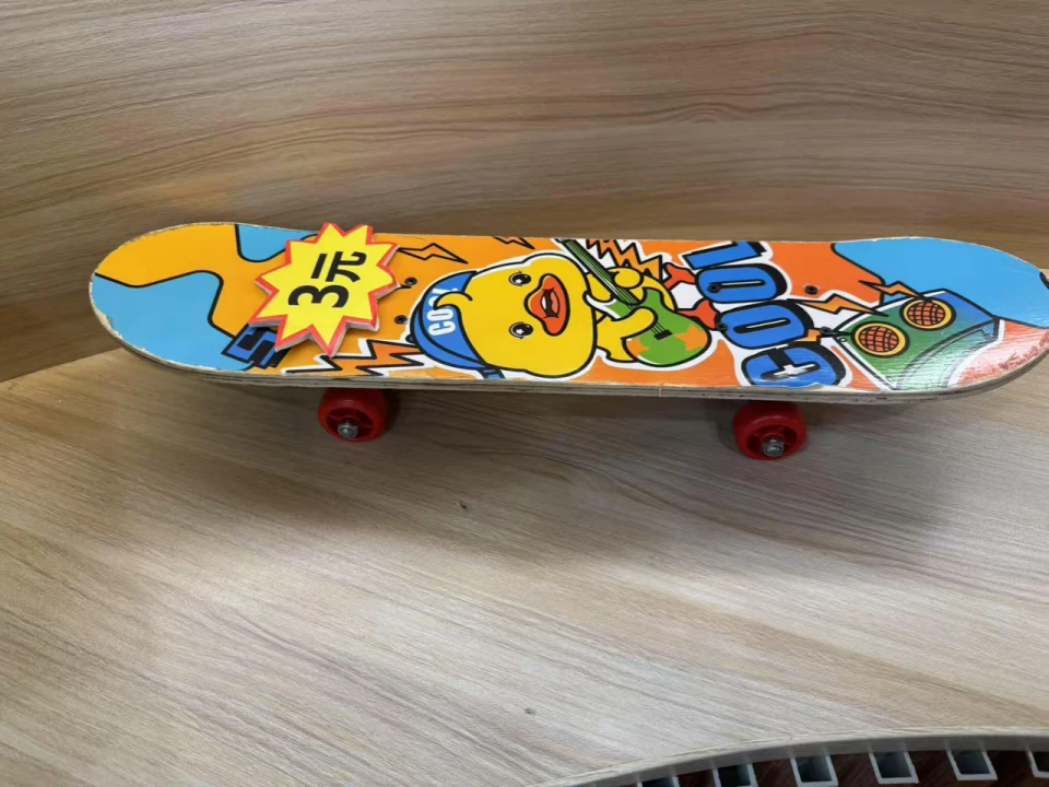 青少年成人通用的初学者双翘四轮滑板车随机发货