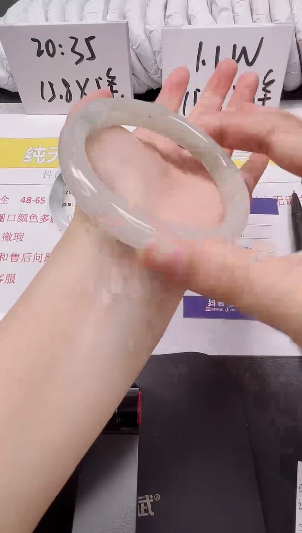 【闪购商品】石英质玉手镯未镶嵌220
