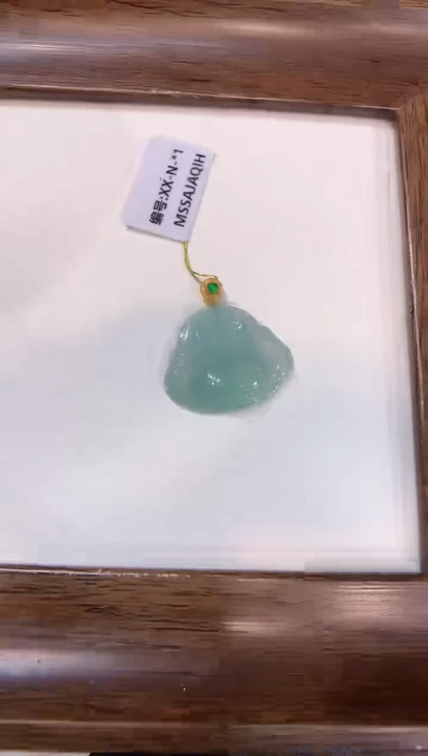 颈饰18K金镶嵌翡翠佛公