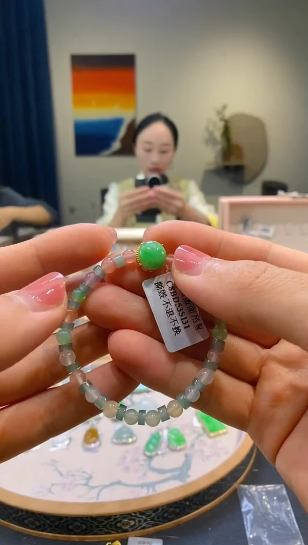 【闪购商品】翡翠吊坠(不含链)未镶嵌手串