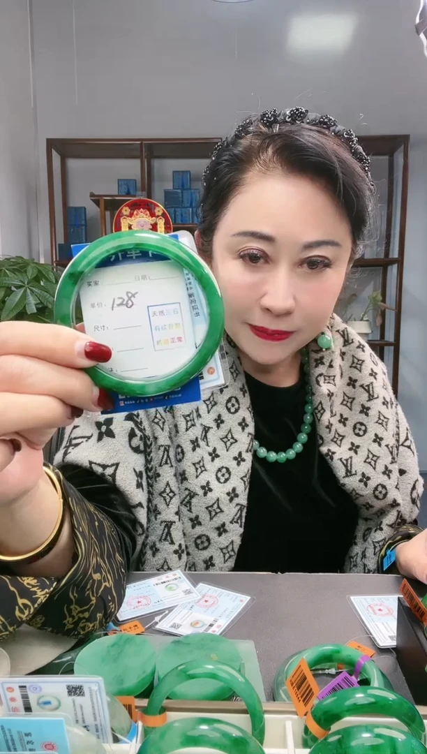 【闪购商品】石英质玉手镯未镶嵌非洲翠