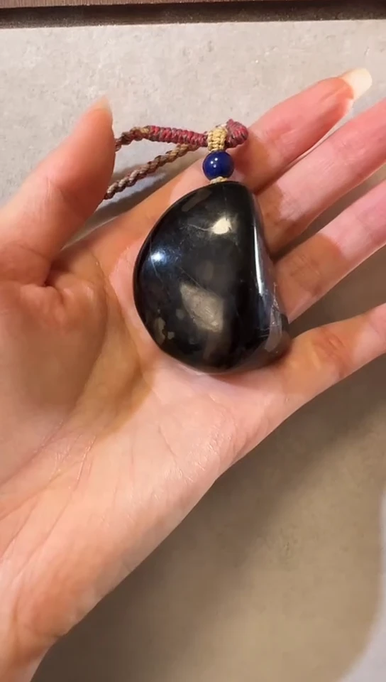 未镶嵌颈饰琥珀1