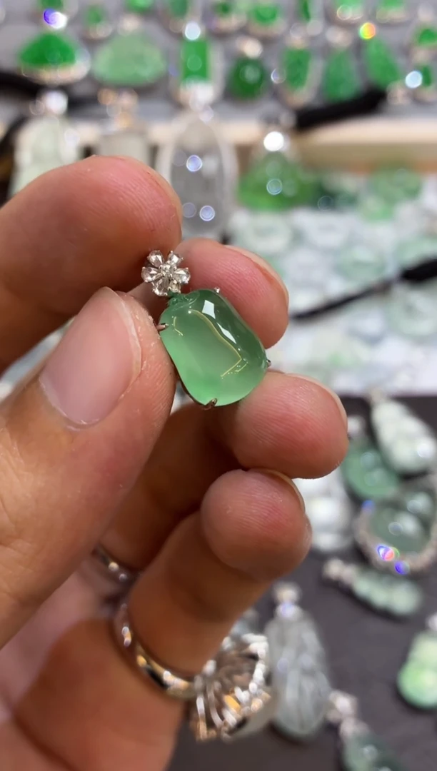 吊坠(不含链)18K金镶嵌翡翠福瓜