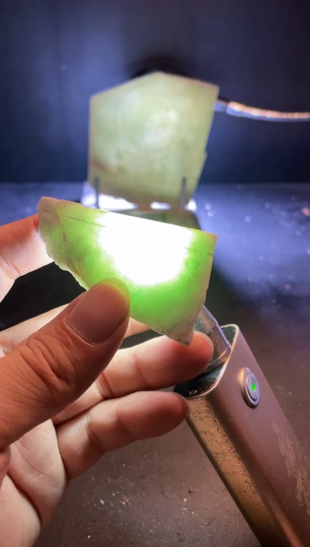 颈饰未镶嵌翡翠失***猬翡翠