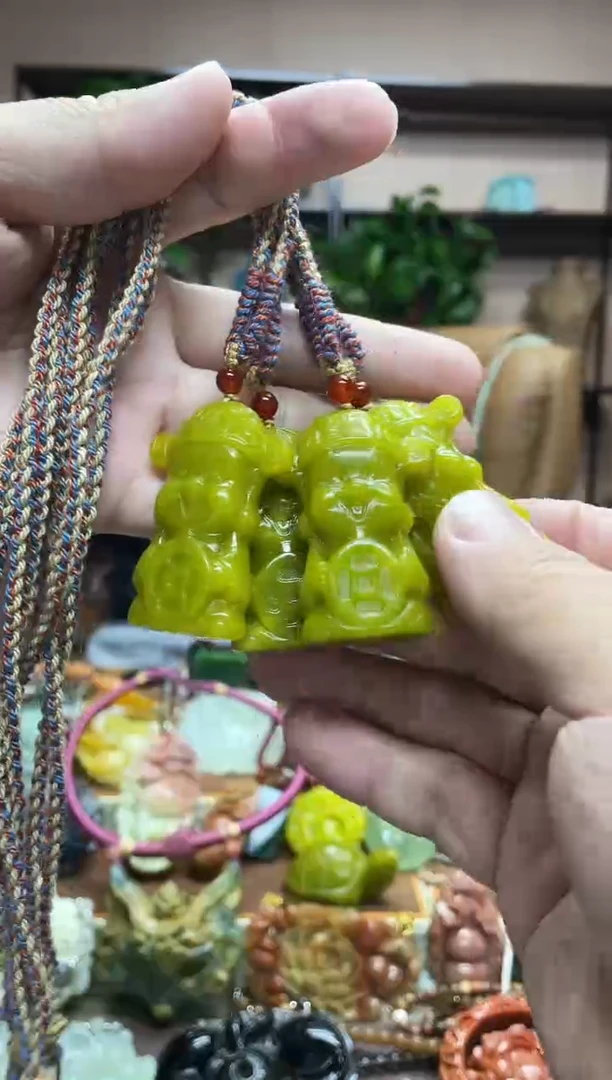 未镶嵌岫玉吊坠多样性发货发其中之一