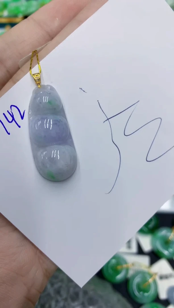 翡翠18K金镶嵌颈饰1111111111