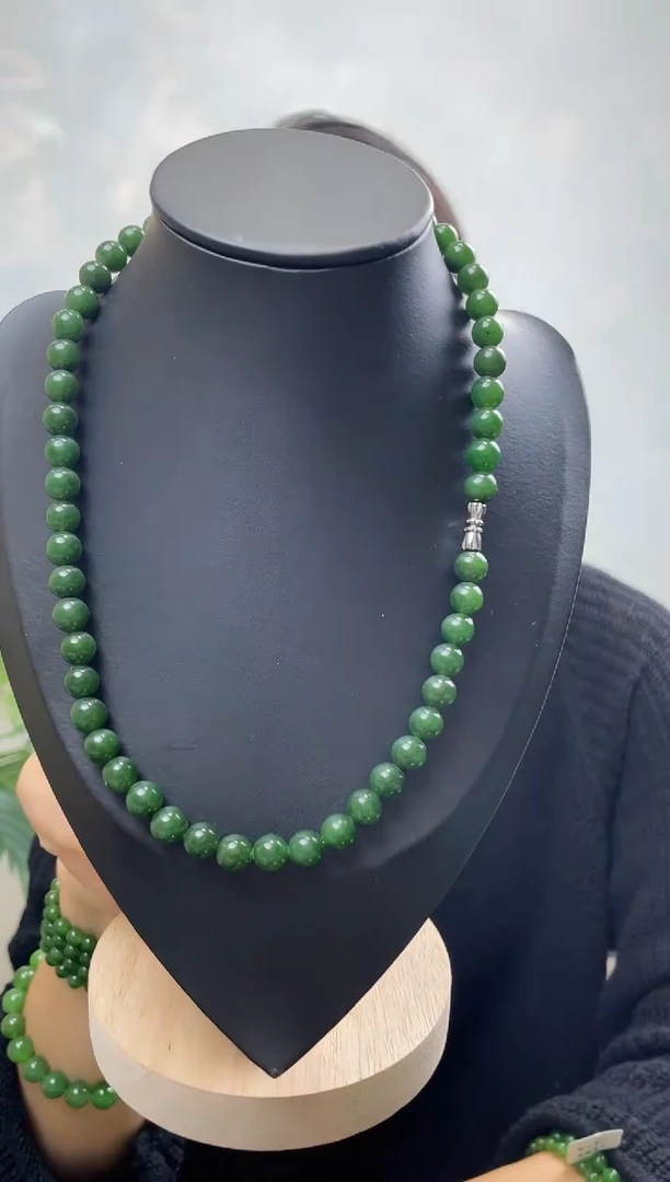 项链未镶嵌和田玉（碧玉）碧玉妈妈链 8±mm 有黑点