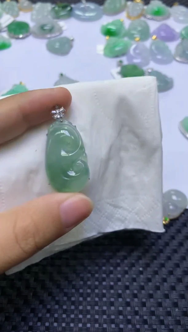 翡翠18K金镶嵌颈饰天然缅甸A货翡翠