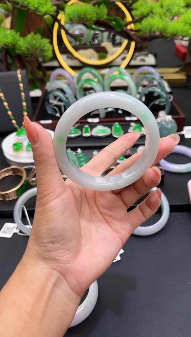 未镶嵌手镯翡翠手镯
