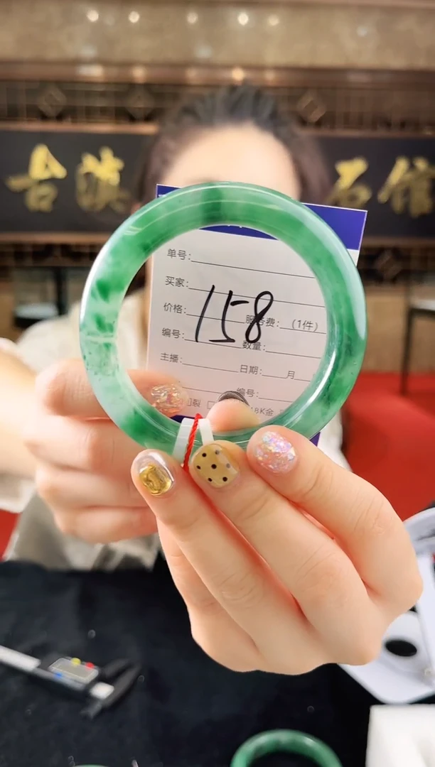 未镶嵌手镯石英质玉（非洲翠）微瑕，一经发货，运费不退介意勿拍