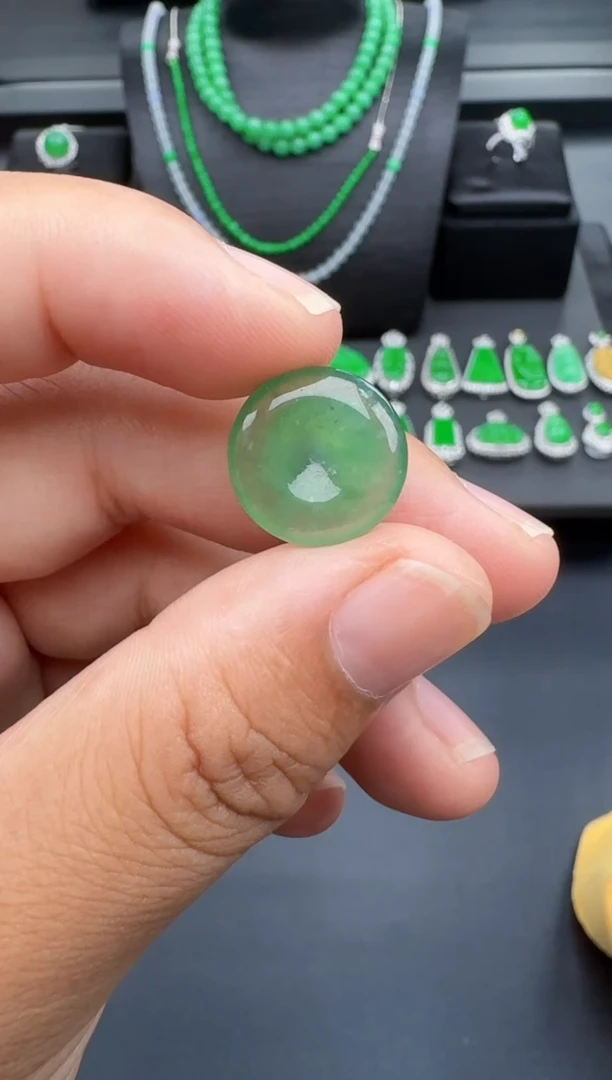 翡翠未镶嵌吊坠(不含链)多人