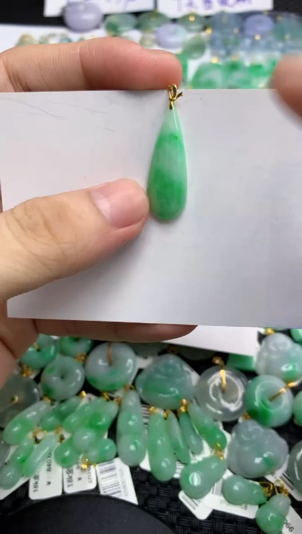 翡翠18K金镶嵌颈饰11111111