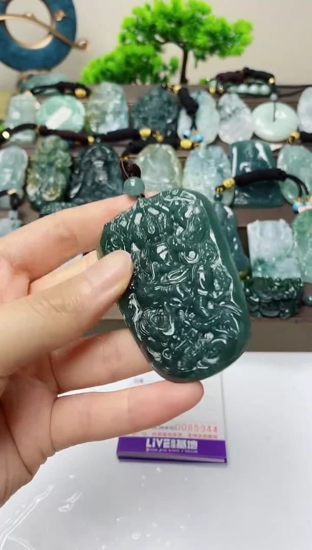 翡翠未镶嵌颈饰