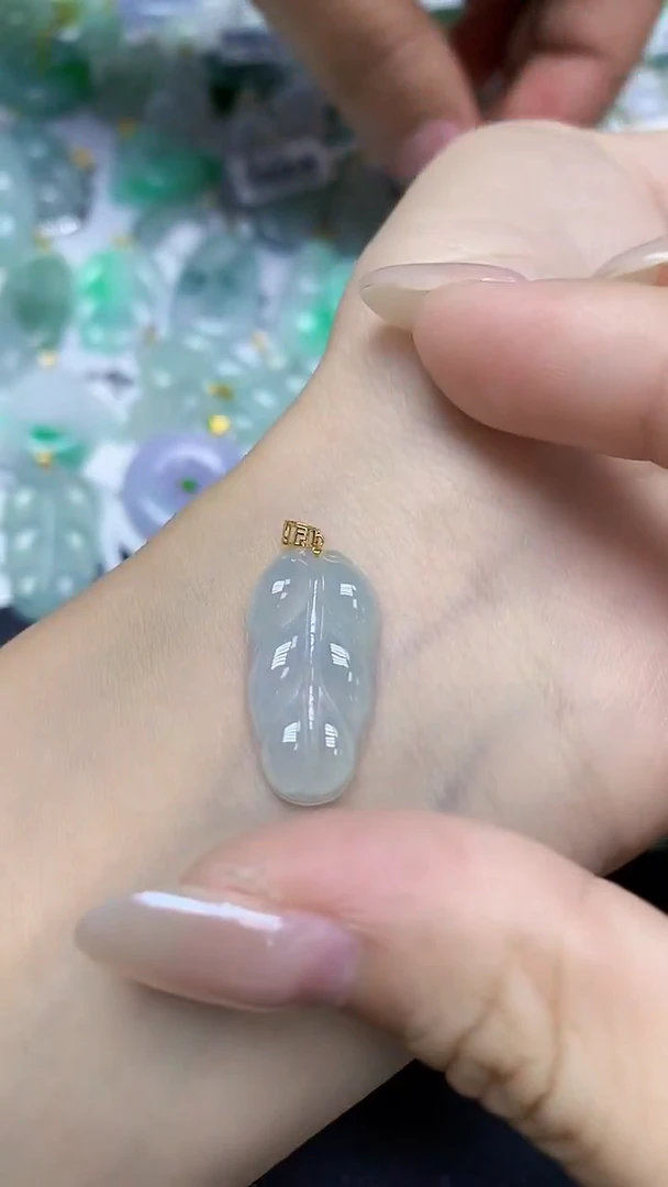 翡翠18K金镶嵌颈饰天然缅甸翡翠A货