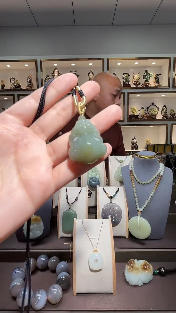 和田玉未镶嵌颈饰苏