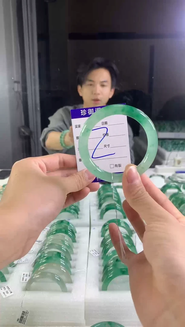 未镶嵌手镯石英质玉（非洲翠）微*1