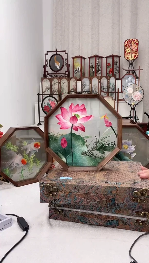 扇子苏绣作品手工摆台