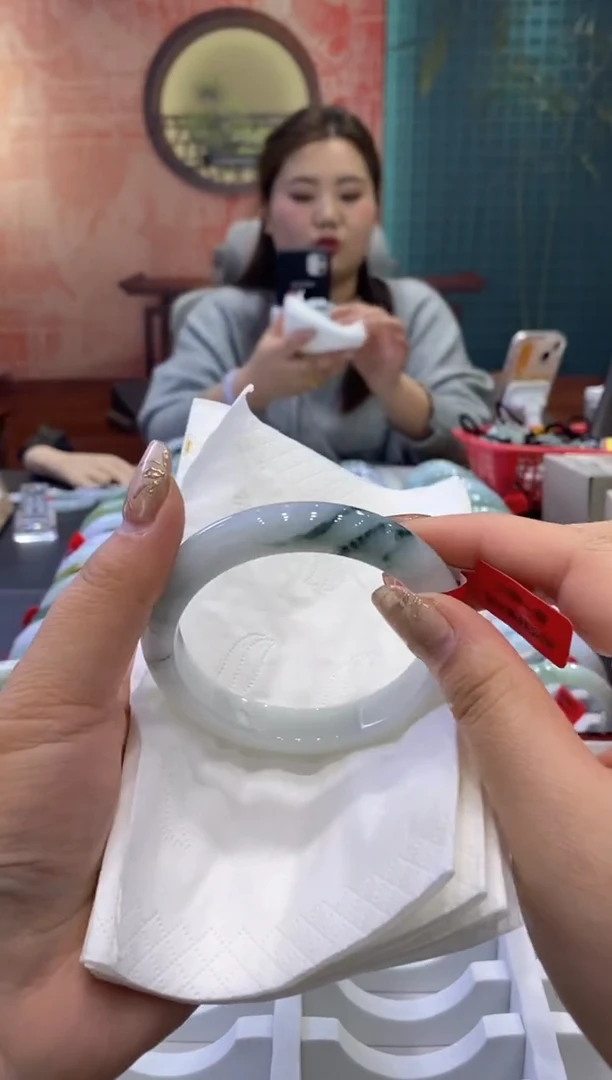 【闪购商品】翡翠手镯未镶嵌多人0011354