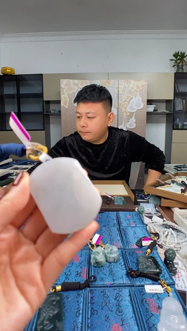 颈饰未镶嵌翡翠七**视  多样性发其一