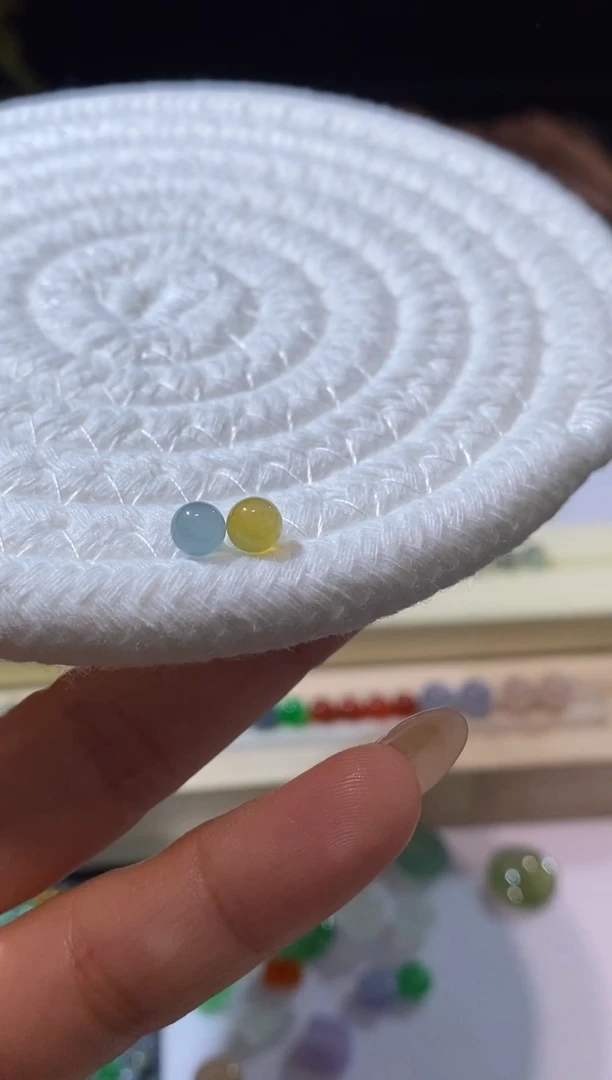 未镶嵌定制翡翠卡4.7珠珠一组两个      420+42