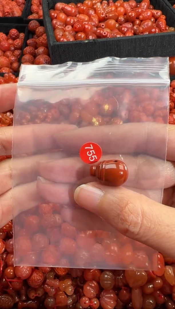 南红玛瑙未镶嵌颈饰1