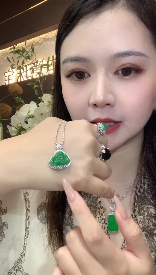 吊坠(不含链)18K金镶嵌翡翠A23