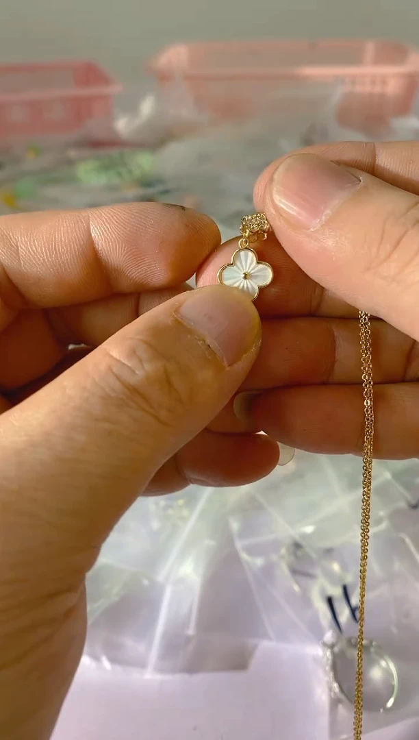 【闪购商品】水晶颈饰银S925镶嵌X207红宝，蓝宝，多样性发一件赠链