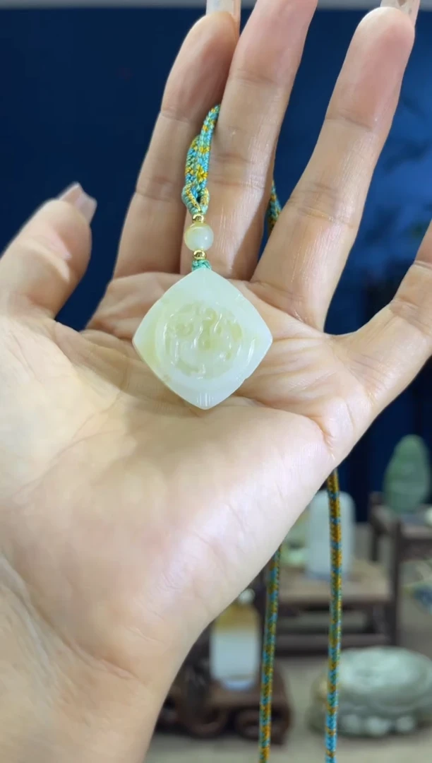 和田玉未镶嵌颈饰1