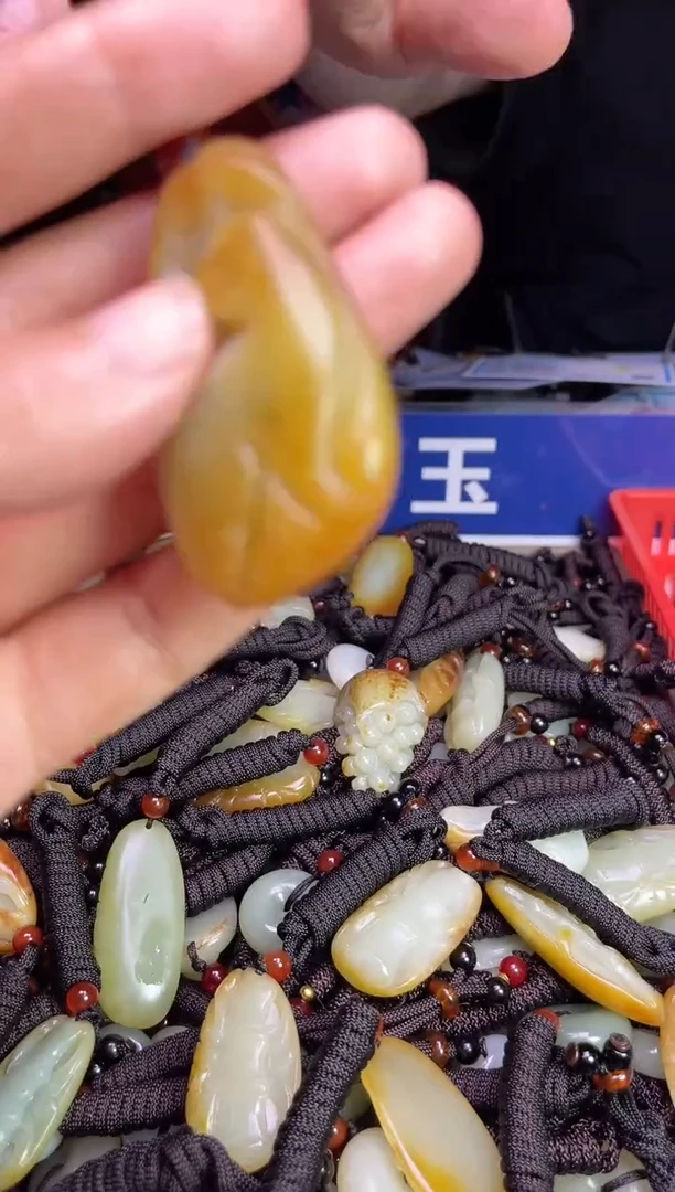 未镶嵌和田玉挂件1