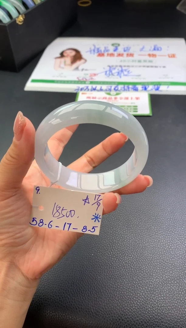 未镶嵌手镯翡翠金**?手镯