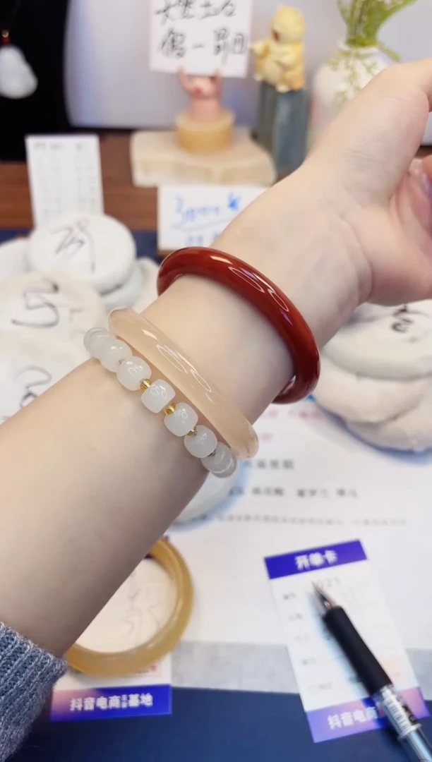 【闪购商品】石英质玉手镯未镶嵌21-玛瑙-圈口60