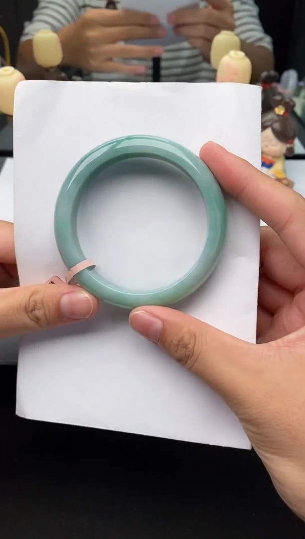 翡翠手镯未镶嵌（色正水头足）正圈4号