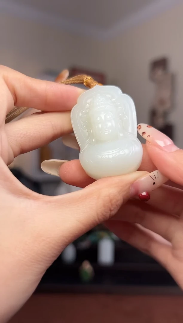 颈饰未镶嵌和田玉48*31*17mm观音