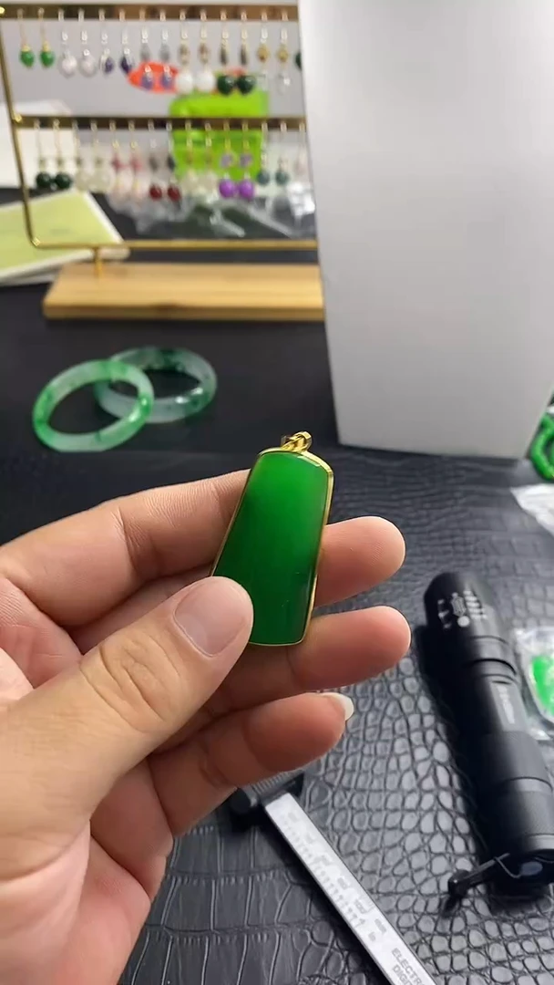 颈饰银S925镀金镶嵌翡翠D014