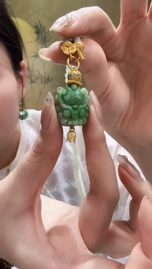 颈饰未镶嵌翡翠吊坠