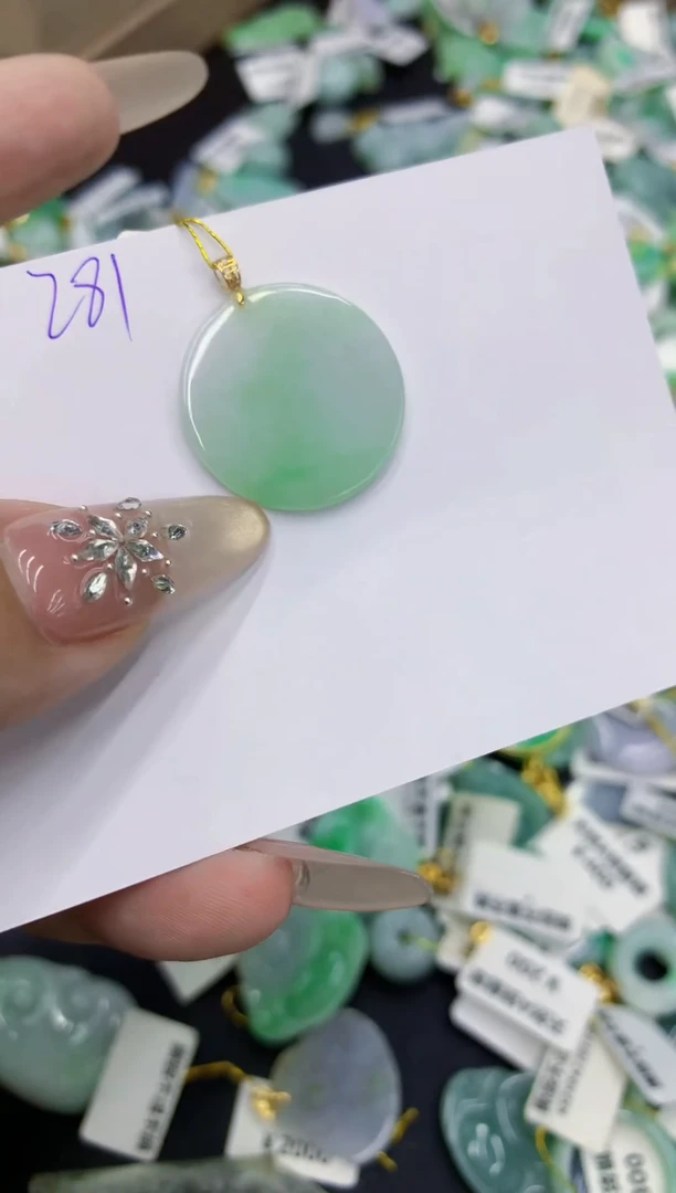 翡翠18K金镶嵌颈饰1111111111111111