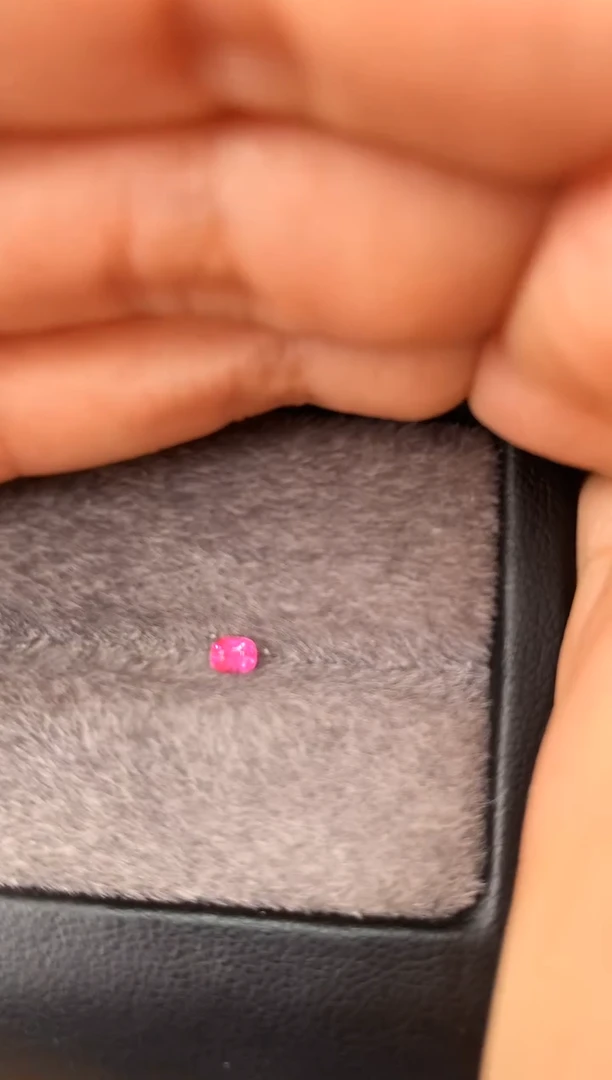 未镶嵌裸石定制尖晶石枕型 色调 0.14ct