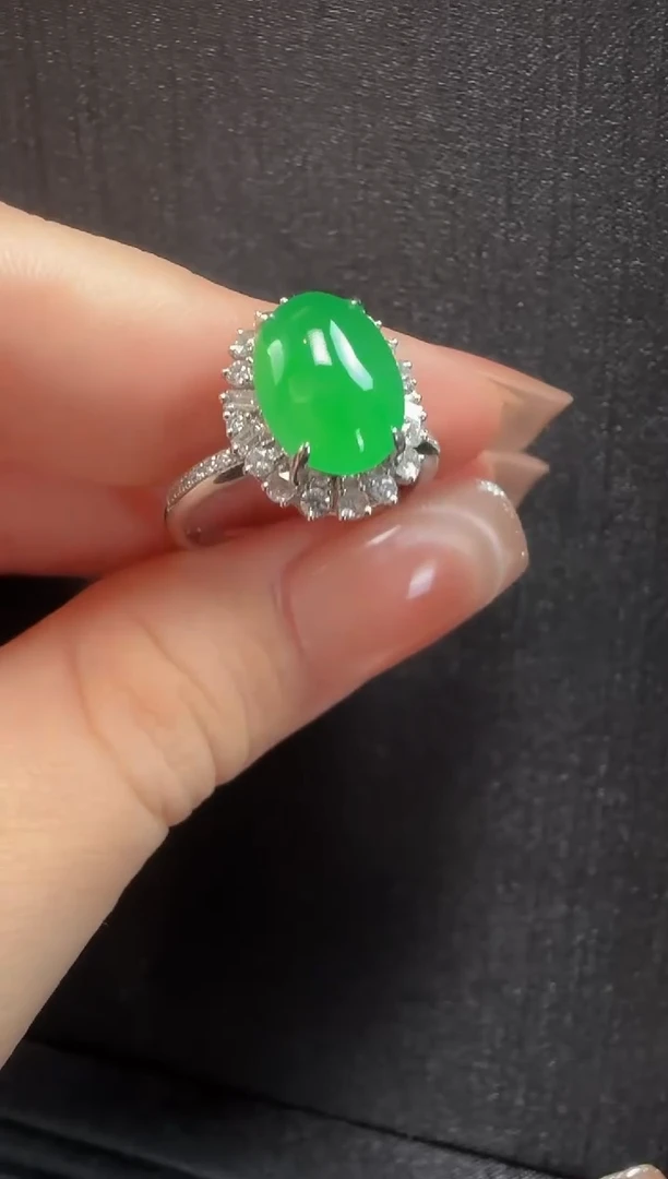 翡翠戒指18K金镶嵌117蛋面一只