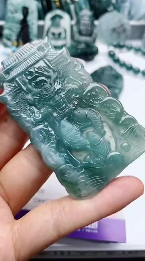 翡翠未镶嵌颈饰