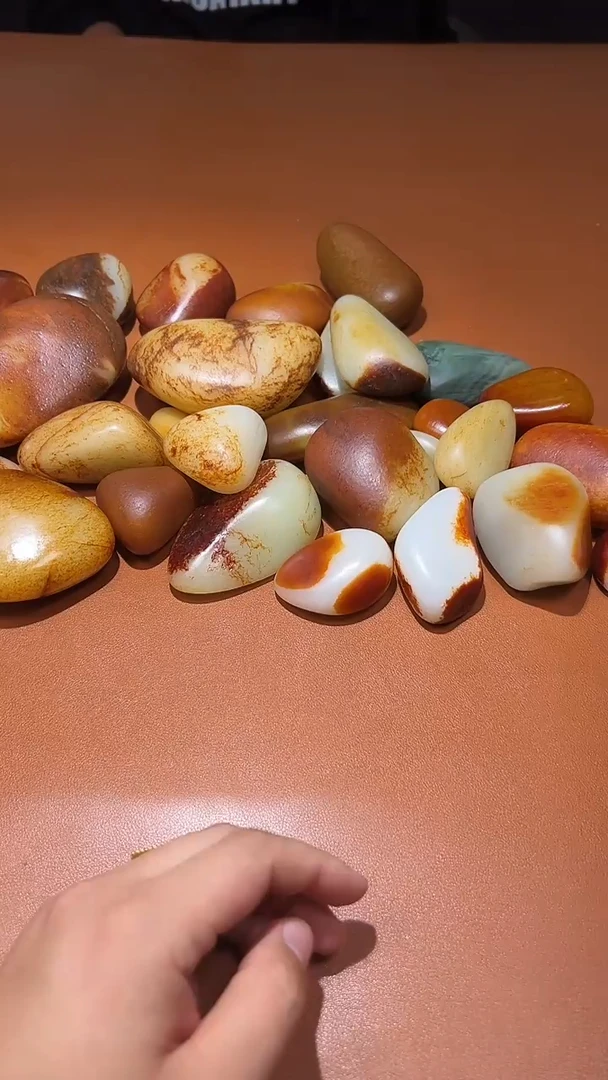 未镶嵌和田玉把件全**。和田玉