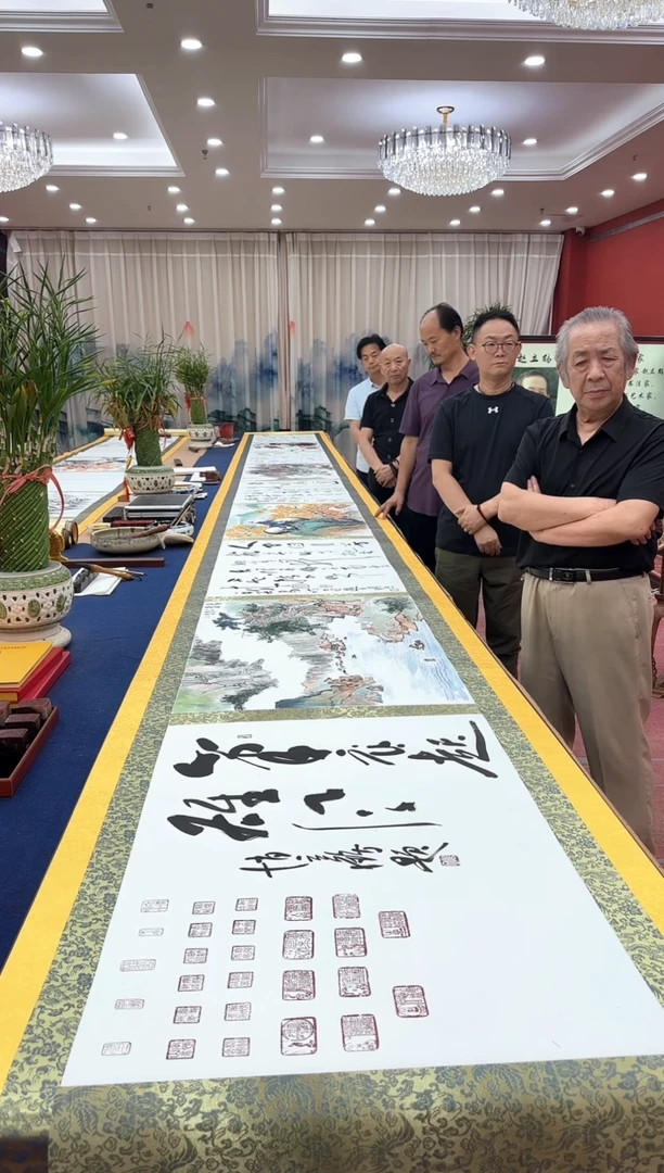 书法松  赵立鹤刘合文王定奎祁传华陈纯明合作十米长一米宽金卷